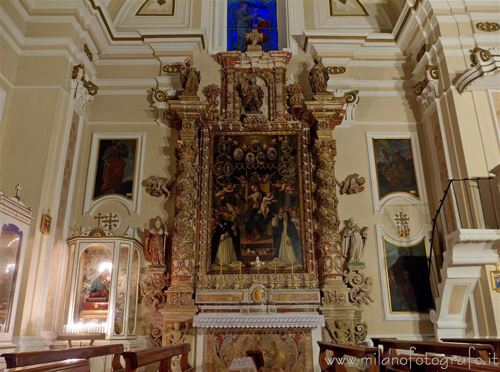 Felline fraction of Alliste (Lecce, Italy) - Altar of the Vergin of the Rosary in the Church of San Leucio